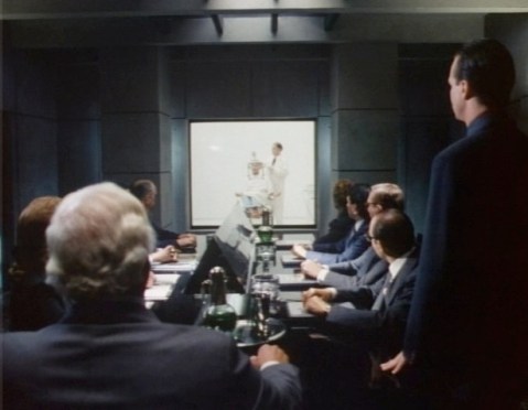 The heads of Eunice observe the surgery of Martin/Halsey.